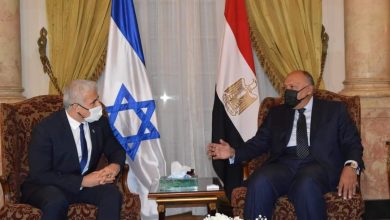 Photo of على وقع التهديدات.. لبيد في القاهرة لبحث خطته بشأن غزة