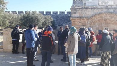 Photo of مستوطنون يقتحمون الأقصى ويُؤدون طقوسًا تلمودية