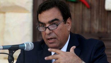 Photo of لبنان: جورج قرداحي يعلن استقالته “لحل الأزمة مع السعودية”