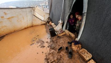 Photo of إدلب.. الأمطار الغزيرة تفاقم معاناة سكان المخيّمات