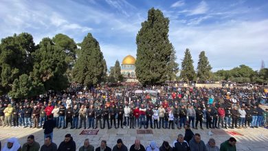 Photo of 50 ألف مصلٍّ يؤدون الجمعة في الأقصى رغم عراقيل الاحتلال