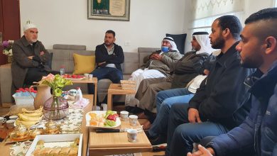Photo of والد الشهيد سامي الجعار في زيارة تهنئة للشيخ رائد صلاح