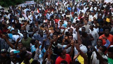 Photo of مظاهرات في الخرطوم.. والقوى تبحث المبادرة الأممية
