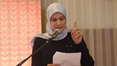 Photo of هبة هريش عواودة من كفر كنا تناقش أطروحتها في الدكتوراة