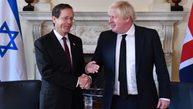 Photo of مؤرخ: إسرائيل لن تجنح للسلام وعلى بريطانيا الاعتراف بفلسطين
