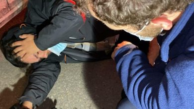 Photo of يقبع فيه الأسير أبو هواش: متطرّفون يهود يعتدون على صحافيّ أمام مشفى”أساف هاروفيه”