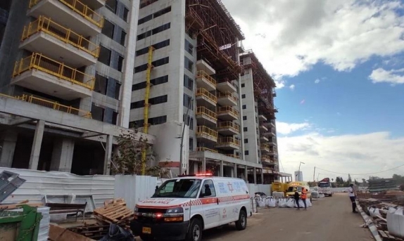 من مكان الحادث برمات غان، اليوم (تصوير نجمة داود الحمراء)