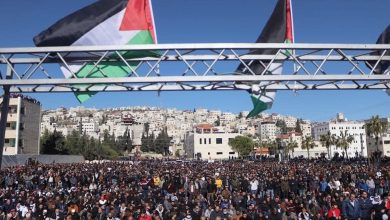 Photo of آلاف المواطنين يشيعون ضحايا حادث سير أريحا