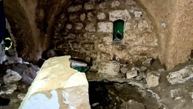 Photo of مخربون ينبشون أرضية مسجد ومقام الشيخ إبريق قضاء حيفا