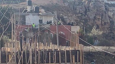 Photo of القدس: الاحتلال يهدم مركزا طبيا ومنزلا في جيب المكبر
