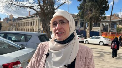Photo of الاحتلال يسلم المرابطة الحلواني قرارًا بمنعها من السفر شهرًا