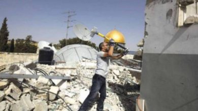 Photo of الاحتلال يجبر مواطنًا على هدم جزء من منزله بالقدس