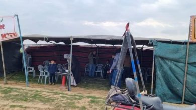 Photo of النقب: السلطات الإسرائيلية تخطر بهدم خيمة الاعتصام على أراضي الهزيل