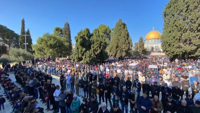 Photo of 60 ألف مصلّ يؤدون “الجمعة” في المسجد الأقصى