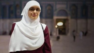 Photo of الناشطة المقدسية هنادي حلواني تدعو ليقظة شعبية من مخططات الاحتلال في باب الرحمة