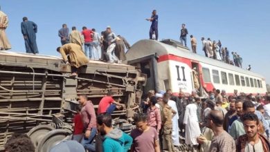 Photo of للمرة الثانية خلال 24 ساعة.. تصادم قطار بحافلة في مصر