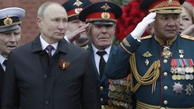 Photo of ديفيد هيرست: أقطاب العالم يعيدون رسم الخطوط الحمراء مجددا