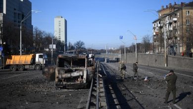 Photo of اجتياح أوكرانيا: القوات الروسية تهاجم العاصمة كييف وتقصف مواقع مدنية