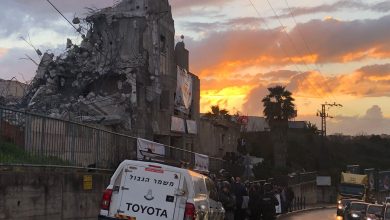 Photo of الشرطة تعتدي على متظاهرين ضد الهدم في الناصرة بقنابل الصوت والغاز