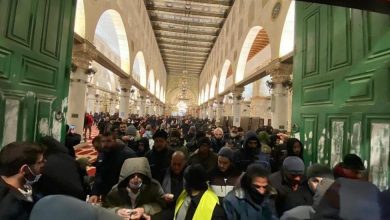 Photo of حشود المصلين تلبي نداء الفجر العظيم بالمسجد الأقصى