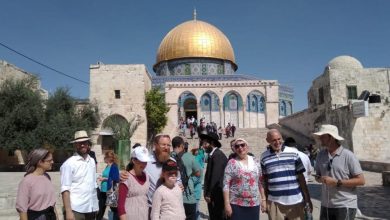 Photo of 80 مستوطنًا يقتحمون الأقصى وسط قيود مشددة