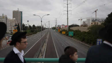 Photo of مئات الآلاف يتوافدون لجنازة الحاخام كانيفسكي وسط ازدحامات مرورية خانقة في شوارع البلاد