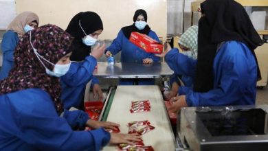 Photo of في يوم المرأة العالمي.. فلسطينيات عماد مصنع للأغذية في غزة