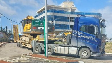 Photo of أم الفحم: جرافات تحميها قوات كبيرة من الشرطة تهدم منزلين ومخزن بذريعة عدم الترخيص