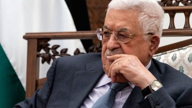 Photo of محمود عباس يلتقي وزير الأمن الداخلي الإسرائيلي “للتنسيق ​​قبل رمضان”!!