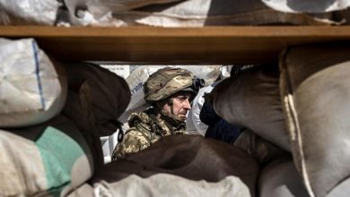 Photo of انفجارات واشتباكات في شرق كييف وزيلينسكي يدعو العالم للتظاهر