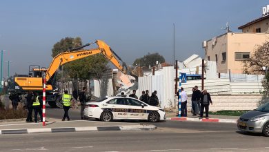 Photo of السلطات الإسرائيلية تهدم معرشا لعائلة أبو غنيم في اللد