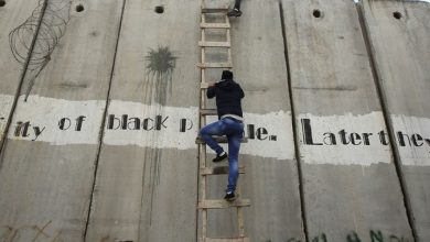 Photo of الاحتلال يحذر المواطنين من الاقتراب من جدار الفصل جنوب طولكرم