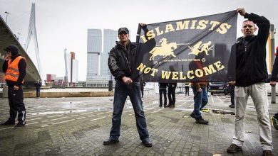 Photo of حفلات شواء لحم خنزير قرب مساجد هولندا في رمضان