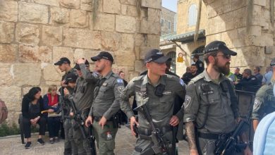 Photo of الاحتلال يغلق باب جديد في وجه المحتفلين بسبت النور داخل مدينة القدس