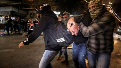 Photo of مواجهات واعتقالات مستمرة في منطقة باب العامود لليوم الخامس على التوالي