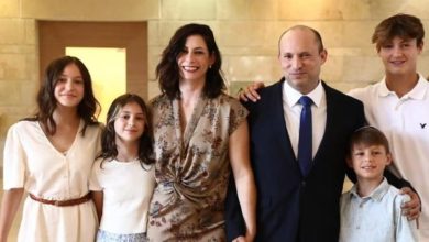 Photo of عائلة بينيت تتلقى رسالة تهديد ثانية مرفقة برصاصة