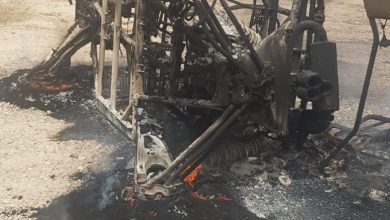 Photo of إصابتين وصفت إحداهما بالخطيرة جراء احتراق مركبة في البحر الميت