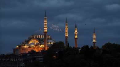 Photo of أضواء المحيا زينة تتزين بها مساجد اسطنبول فرحا برمضان
