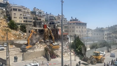 Photo of جرافات الاحتلال تهدم منزل عائلة الرجبي في سلوان