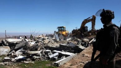 Photo of الاحتلال يخطر بهدم منزلين في مسافر يطا