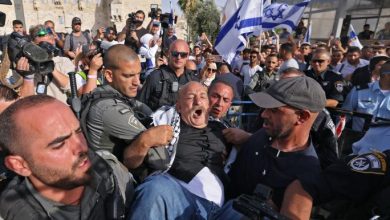 Photo of الصحافيون الفلسطينيون في “مسيرة الأعلام”: هدف مفضل للمستوطنين