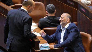 Photo of استطلاع: في حال الذهاب إلى انتخابات جديدة لن يحصل أي معسكر على 61 مقعدا