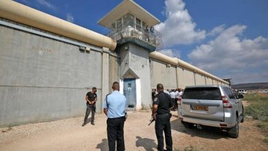 Photo of حملة الاعتقالات بحق العمال الفلسطينيين تسبب اكتظاظًا في السجون الاسرائيلية