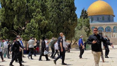 Photo of عشرات المستوطنين بقيادة المتطرف “غليك” يقتحمون الأقصى
