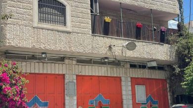 Photo of يسكنها 40 فردا.. الاحتلال يخطر بهدم مبنى من خمس شقق في سلوان