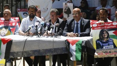 Photo of مؤسسات الأسرى تطالب بالإفراج عن المعتقلين الإداريين والمرضى والشهداء المحتجزة جثامينهم