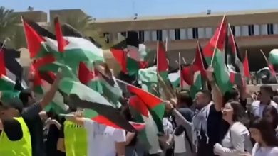 Photo of هل سيُمنع رفع العلم الفلسطيني في المؤسسات التعليمية الإسرائيلية؟
