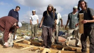 Photo of مستوطنون يشرعون ببناء بؤرة استيطانية جديدة على أراضي جالود