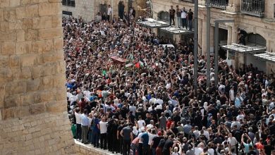 Photo of جثمان الشهيدة شيرين أبو عاقلة يوارى الثرى في القدس المحتلة