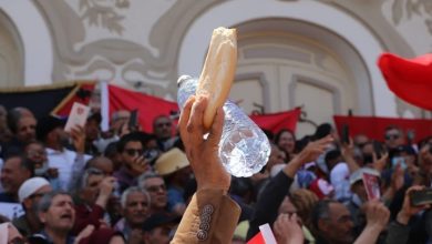 Photo of هل ينتفض الشارع التونسي مع تفاقم الأزمات في البلاد؟